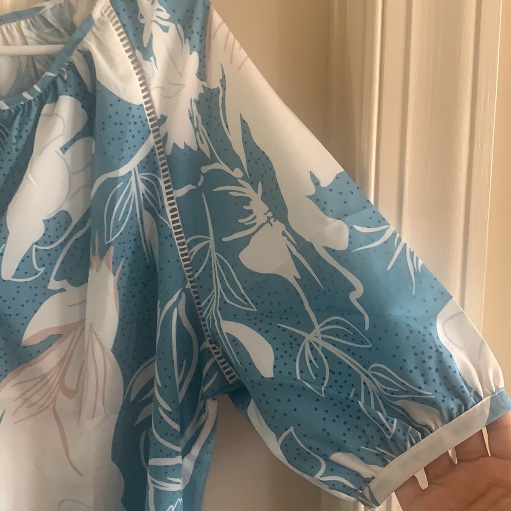 BABY BLUE FLORAL TOP - Picture 3 of 7